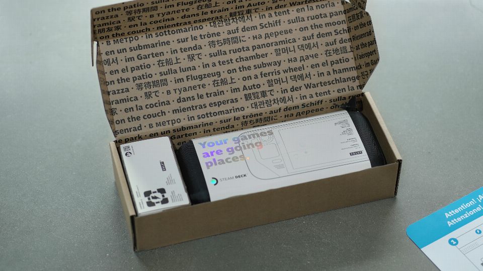 Valve zeigen die Verpackung des Steam Deck